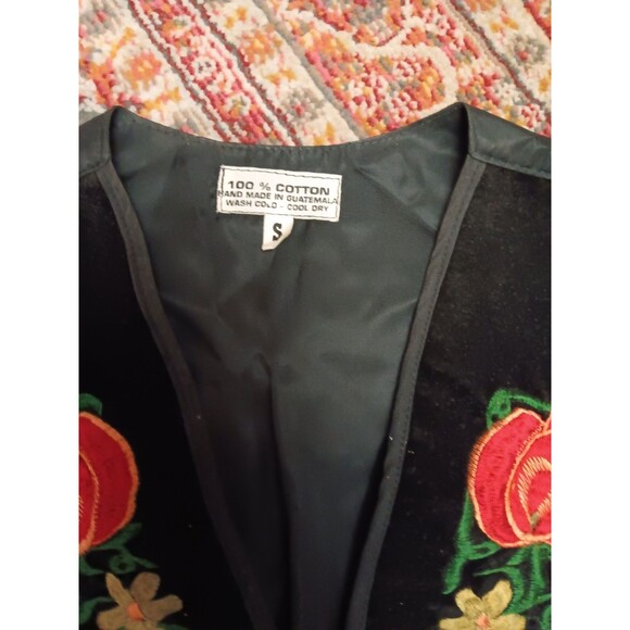 Vintage floral embroidery black velvet size small vest hippie boho - Picture 3 of 4